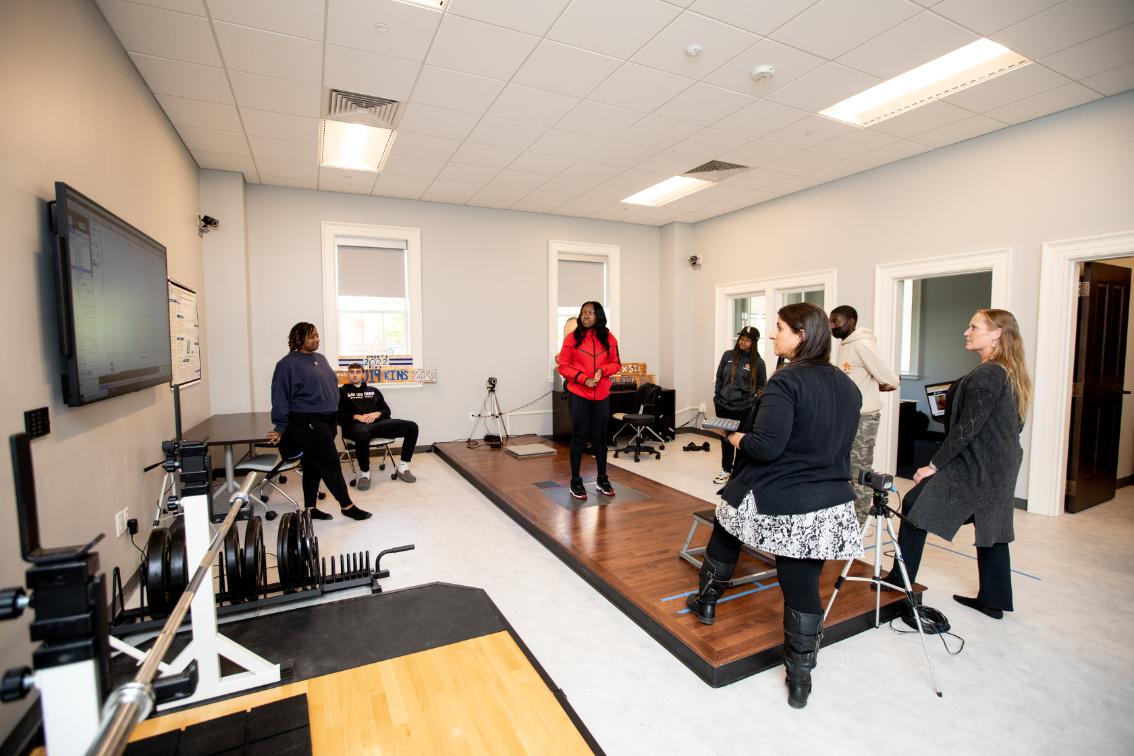 Longwood kinesiology students learn applied health sciences skills with faculty guidance