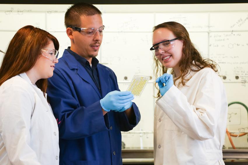 Shelby Furman '16, Dr. Andrew Yeagley, Hailey Kintz '17 experiment in creating anti-bacterial compounds