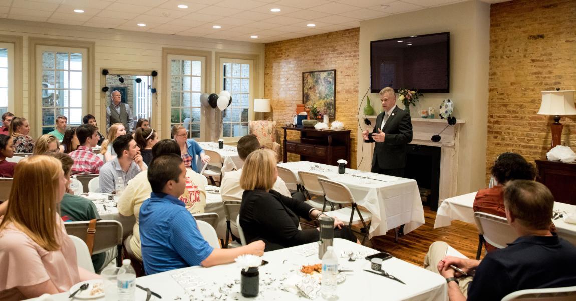 House Speaker Kirk Cox talking to Longwood SGA