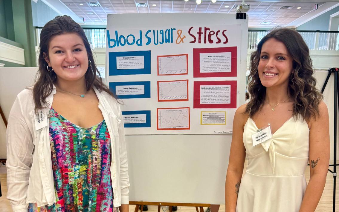 Marissa Jennings ’27 and Samantha Apperson ’27